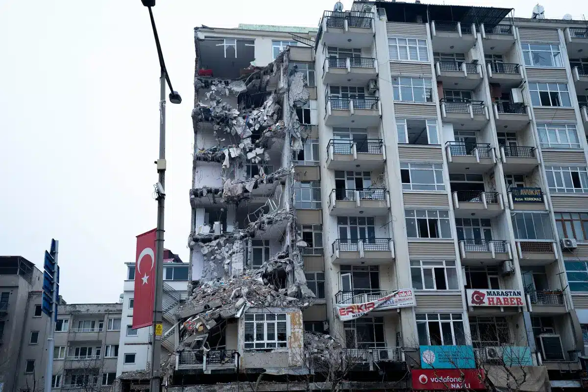 Seismic monitoring equipment detecting earthquake aftershocks