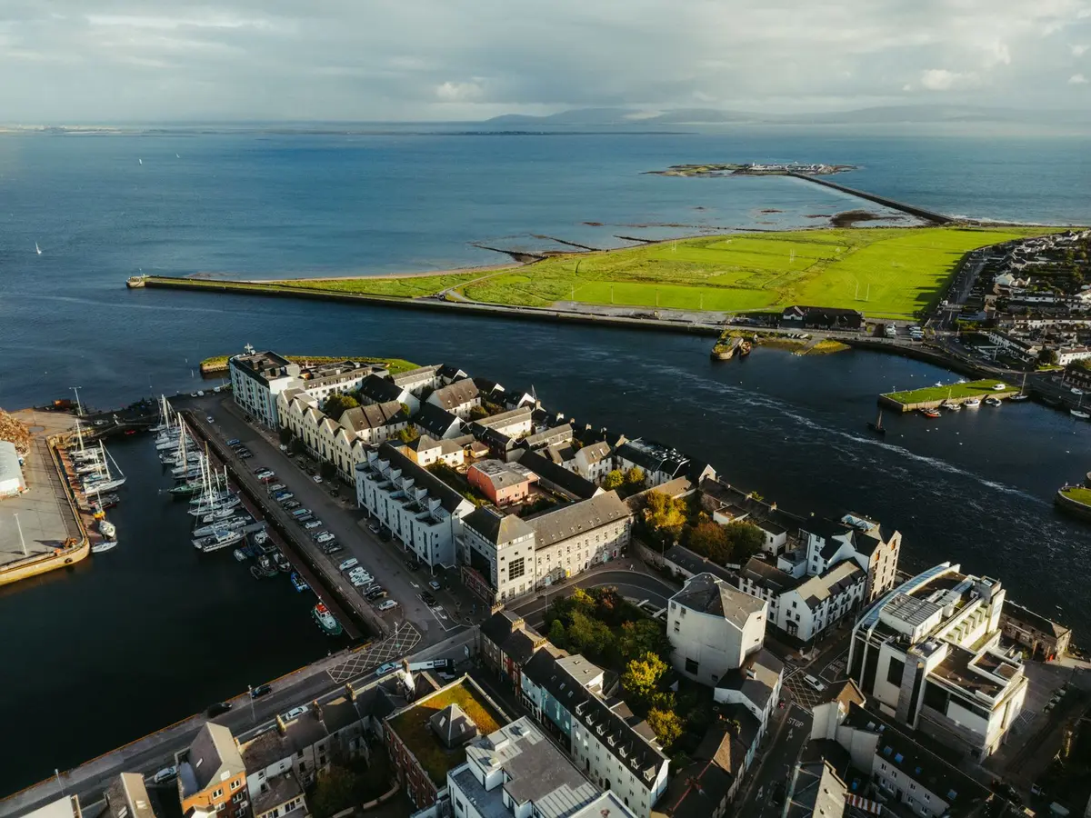 Armada hotel na County Clare, áit a raibh Louise an nuacht ar dtús a roinnt