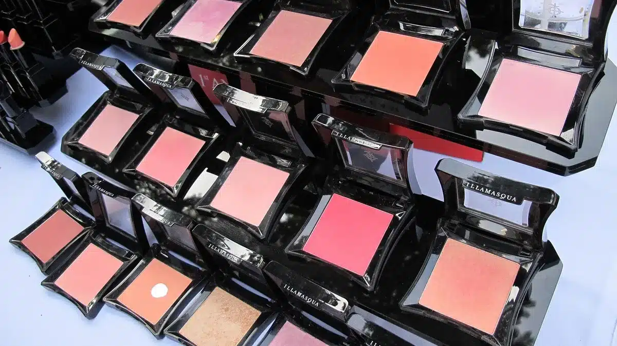 Six-piece beauty kit displayed on a table with product labels visible
