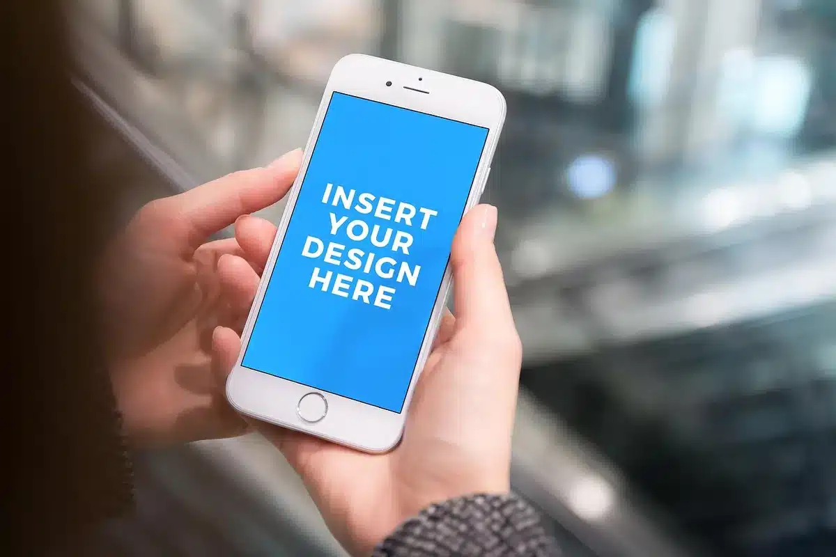 Smartphone screen showing a generic error message when opening a banking app